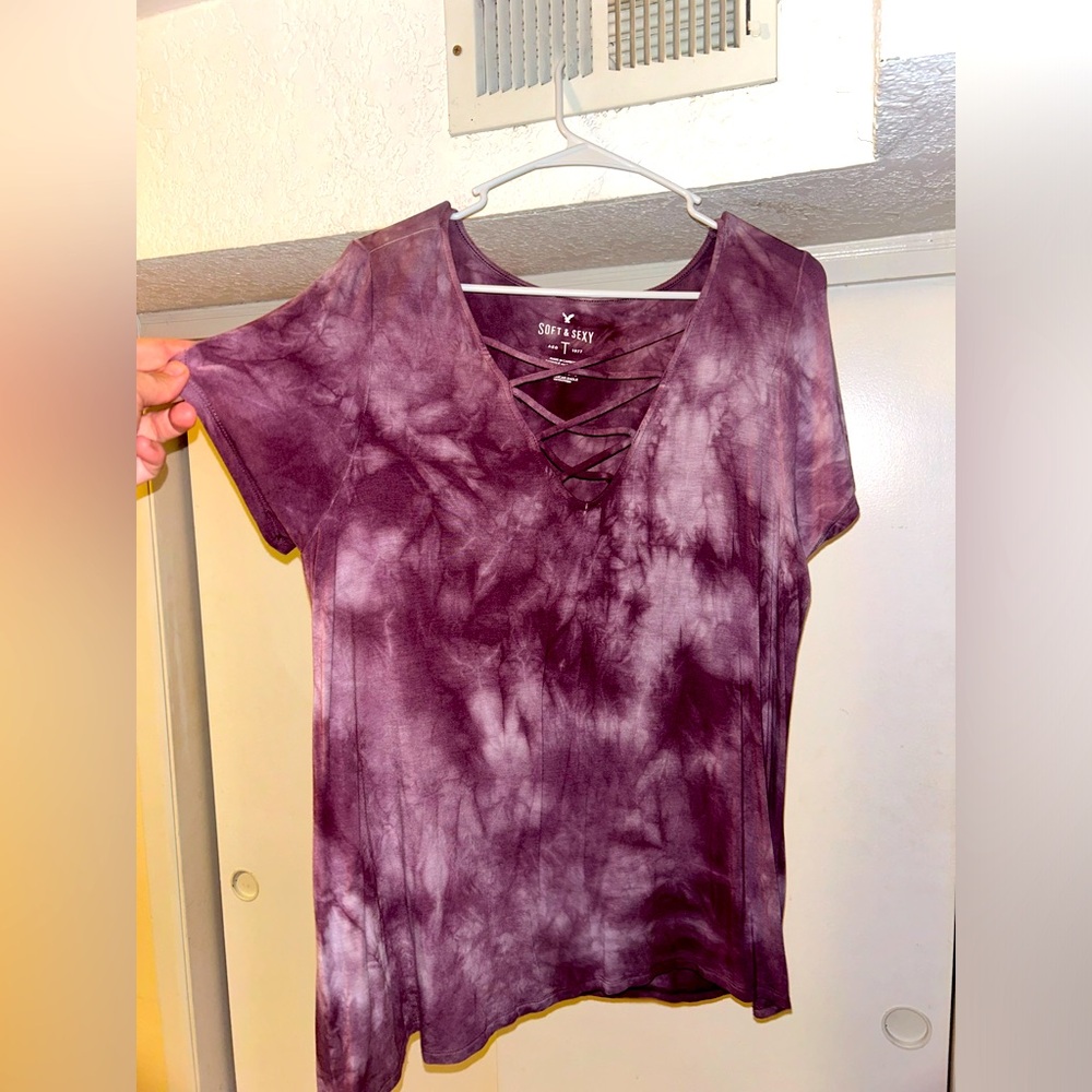 Tie-dye American Eagle V-neck soft style shirt.  Maroon XL
